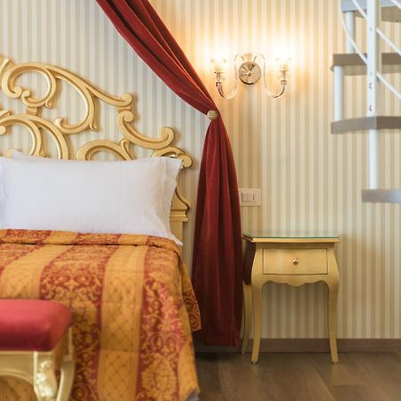 Regina Del Garda Suite トスコラーノ・マデルノ エクステリア 写真